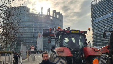 4a09865b-5b2e-4d8e-b92a-3bc93bf4200e