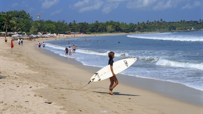 Masacrele uitate din „Insula Zeilor”. Gropile comune ascunse sub plajele uneia dintre cele mai populare destinații turistice din lume