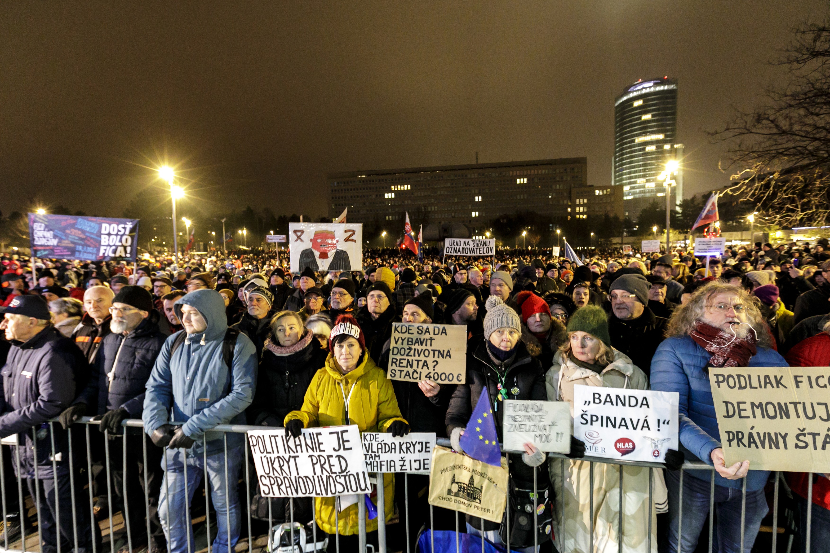 Curtea Constituţională din Slovacia suspendă legea care desființează biroul avertizorilor de integritate, după proteste în toată țara