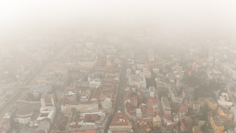 Cel mai poluat oraș din lume, aflat în Europa, a luat măsuri dure: restricții pentru mașini, adunări în aer liber interzise