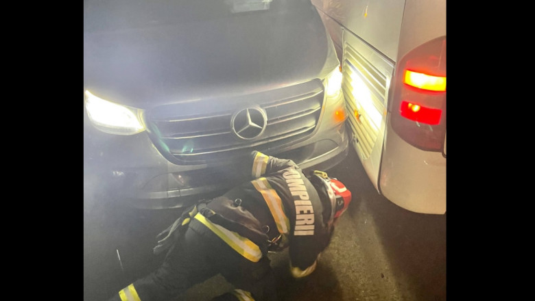 Accident în Botoșani, între un autocar cu 40 de elevi şi un microbuz