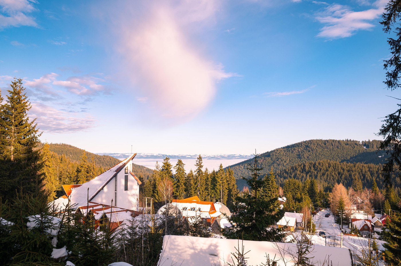 Înşelăciuni cu cazări de Revelion. Bărbat suspectat că a închiriat, de mai multe ori, o pensiune din Brașov, pe care nu o deținea