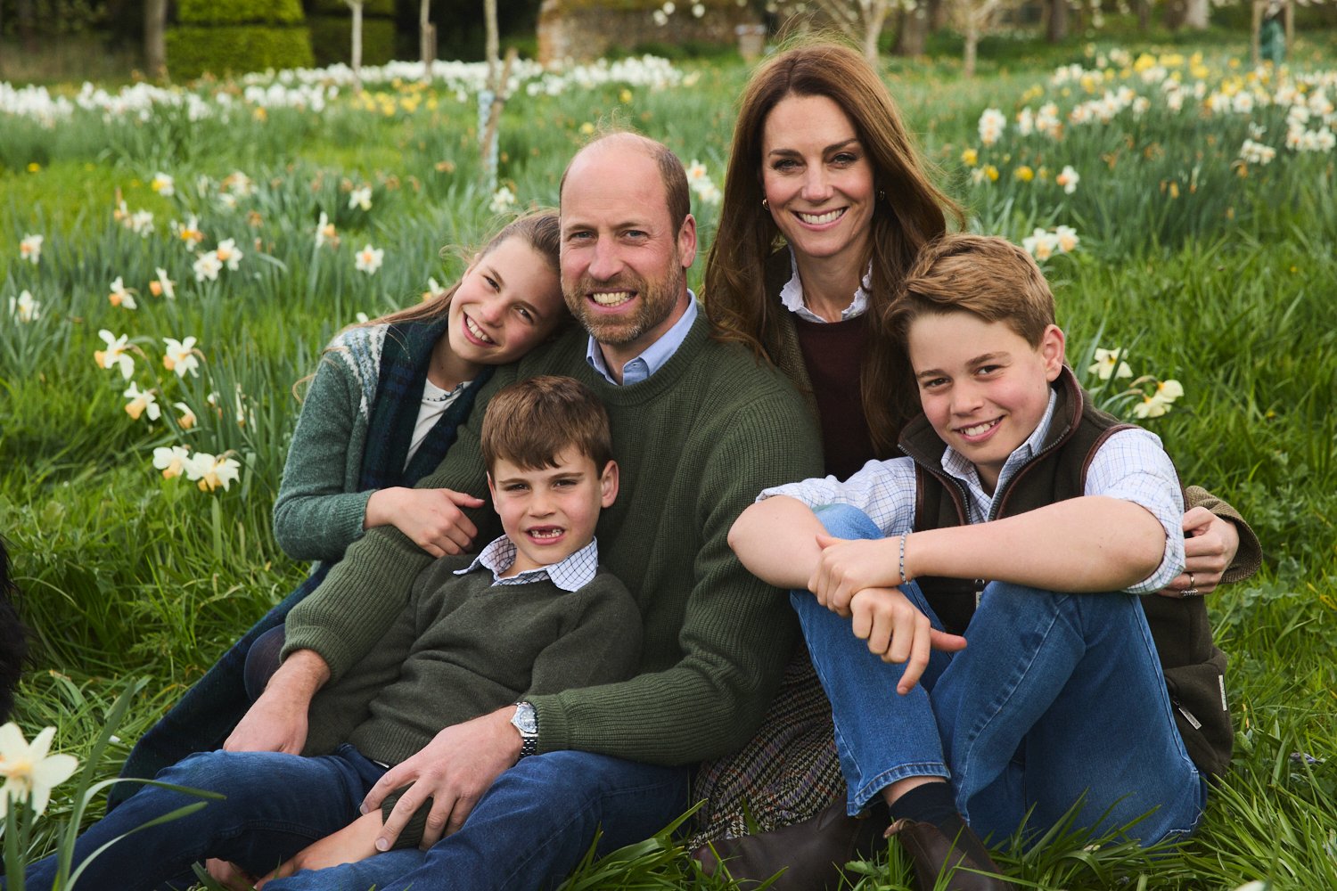 Ducii de Cambridge, William și Kate, au publicat portretul anual pentru felicitarea de Crăciun 2025. Când a fost realizată fotografia