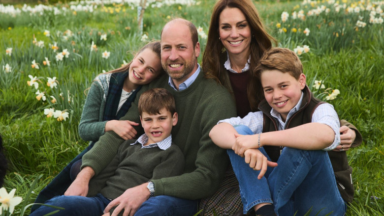 FOTO  Ducii de Cambridge, William și Kate, au publicat portretul anual pentru felicitarea de Crăciun 2025. Când a fost realizată fotografia