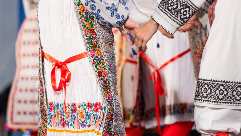 Când se merge la colindat: Calendarul obiceiurilor tradiționale de la Crăciun până la Anul Nou