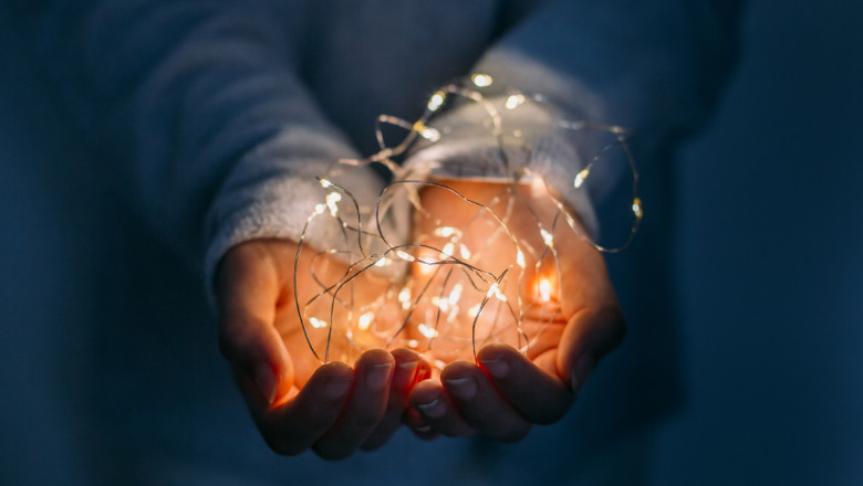 De sărbători, sprijinul emoțional este esențial. Clinicile de Psihoterapie Regina Maria rămân deschise pe 24, 25 și 26 decembrie