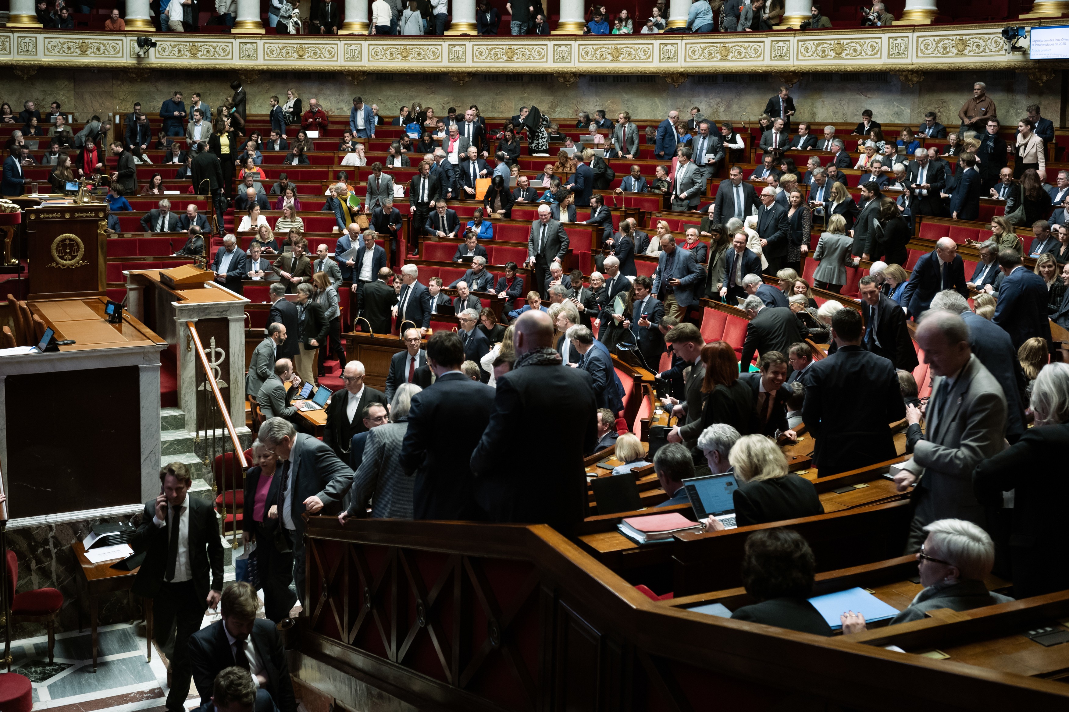 Franța exonerează femeile condamnate pentru avort înainte de 1975. Legea, adoptată în unanimitate de Parlament