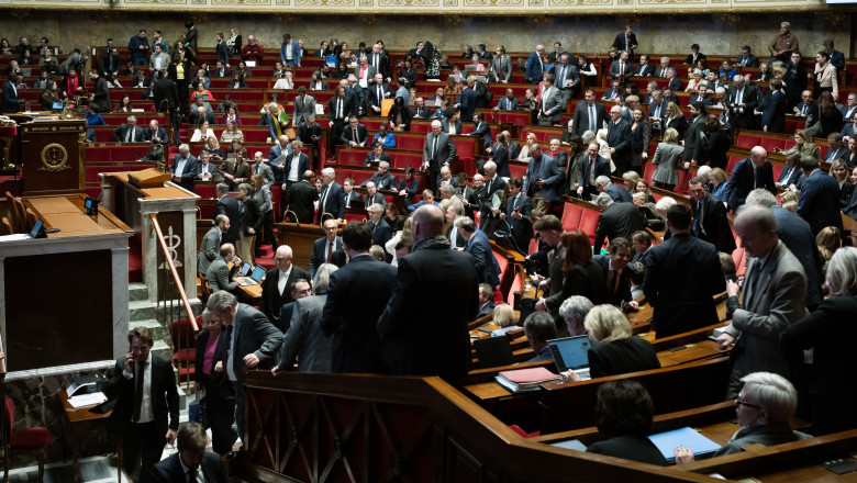 Franța exonerează femeile condamnate pentru avort înainte de 1975. Legea, adoptată în unanimitate de Parlament