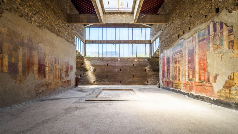 VIDEO&FOTO  Arheologii dezvăluie fresce „cu detalii și culori extraordinare” și patru noi camere într-o vilă romană de lângă Pompeii