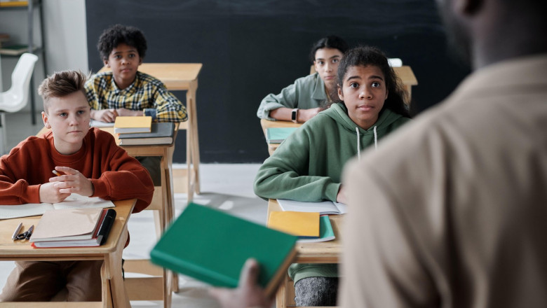 Măsura luată în școlile și liceele din Marea Britanie pentru a combate misoginia