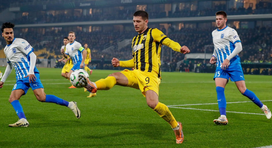 Universitatea Craiova a ratat dramatic calificarea în play-off-ul Conference League. Echipa din Bănie, învinsă de AEK Atena