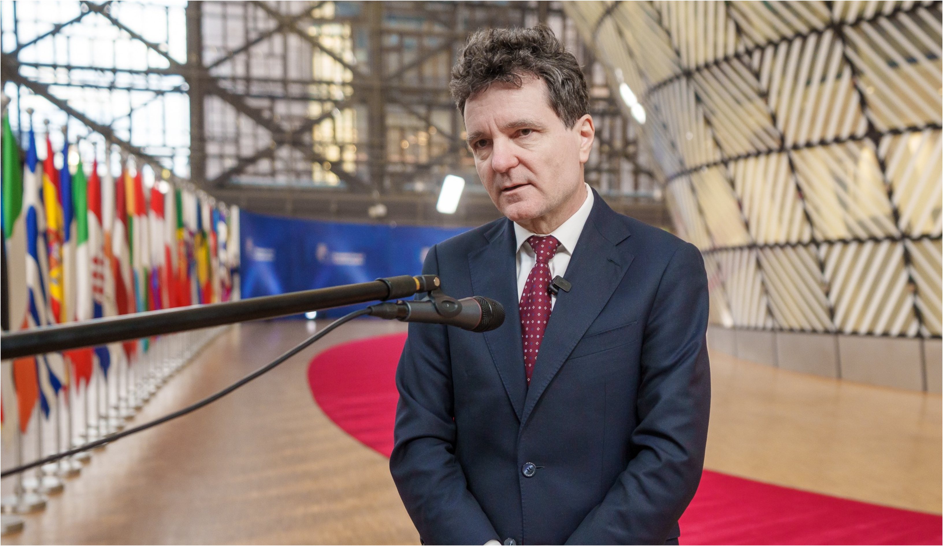 „Lumea s-a schimbat”. Nicușor Dan, interviu în Politico: Interesele economice bat moralitatea în era Trump. UE ia decizii prea lent