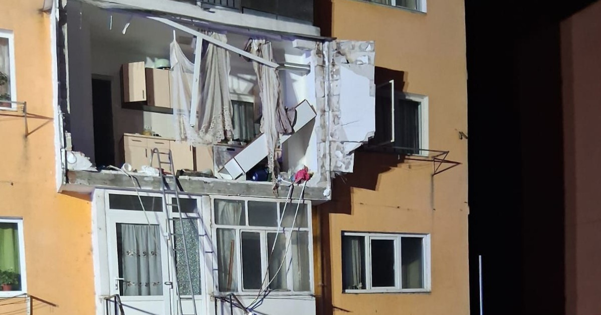 Explozie într-un bloc din Bihor. O femeie a fost rănită grav