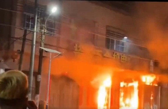 Incendiu uriaș într-o clădire rezidenţială din sudul Chinei: 12 oameni au murit