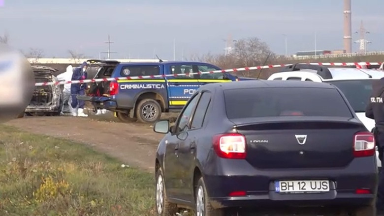 politia inspecteaza o masina arsa in oradea