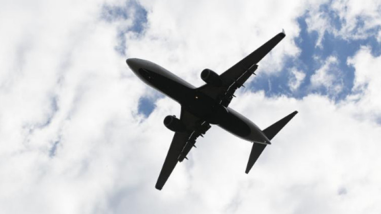 Un avion a vărsat tone de kerosen peste 8 comune belgiene înainte de aterizarea de urgenţă. Mirosul neobișnuit i-a speriat pe localnici