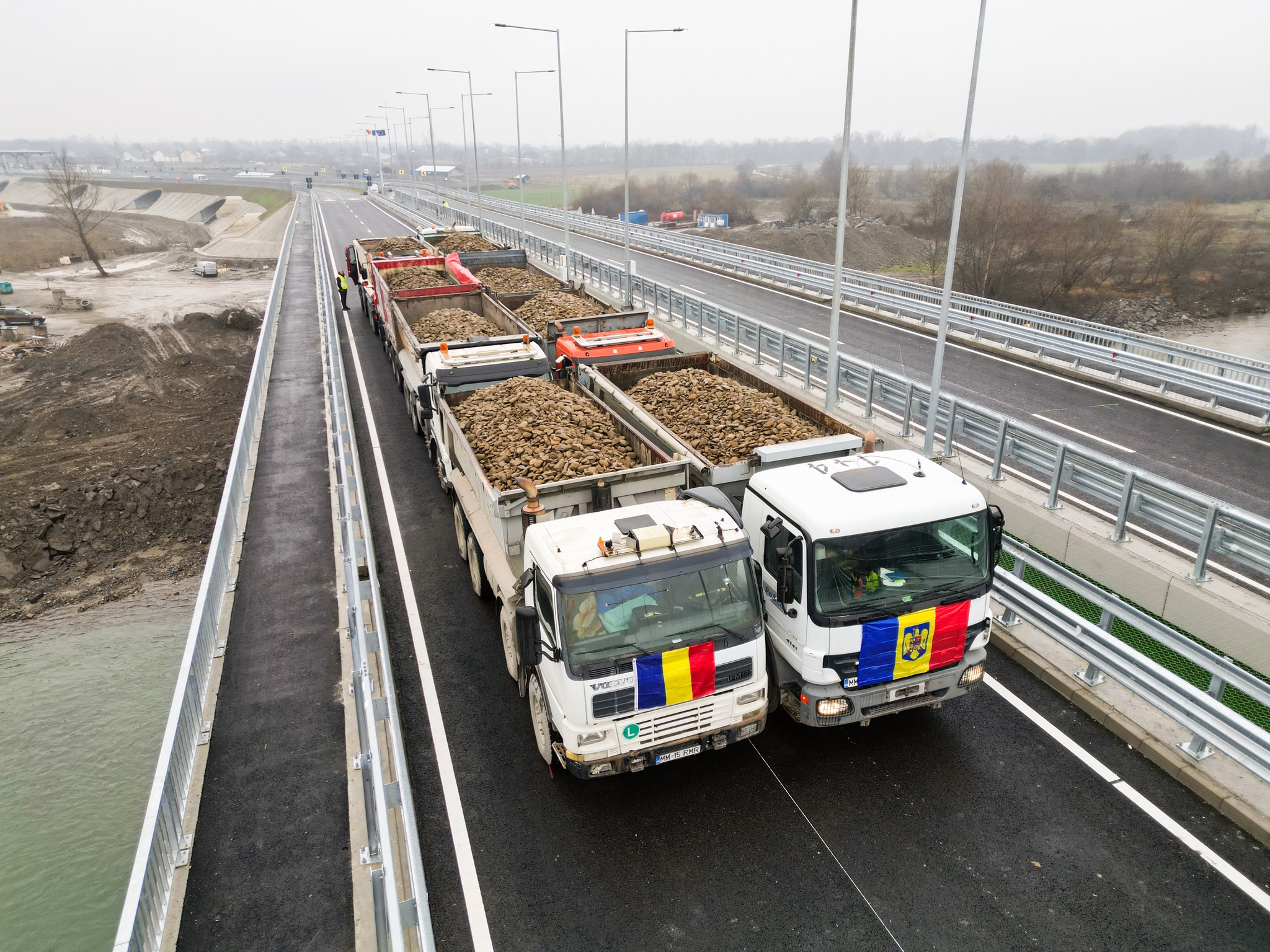 Podul rutier dintre România și Ucraina, peste râul Tisa, a trecut testele de rezistență. Când va fi deschis circulației