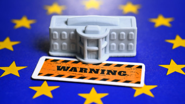 Avertismenmt casa alba uniunea europeana ue steag ue drapel ue