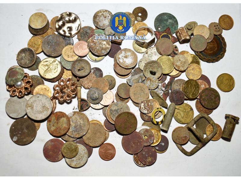 Percheziții în Neamț: două persoane audiate după ce au folosit detectoare de metale în situri arheologice