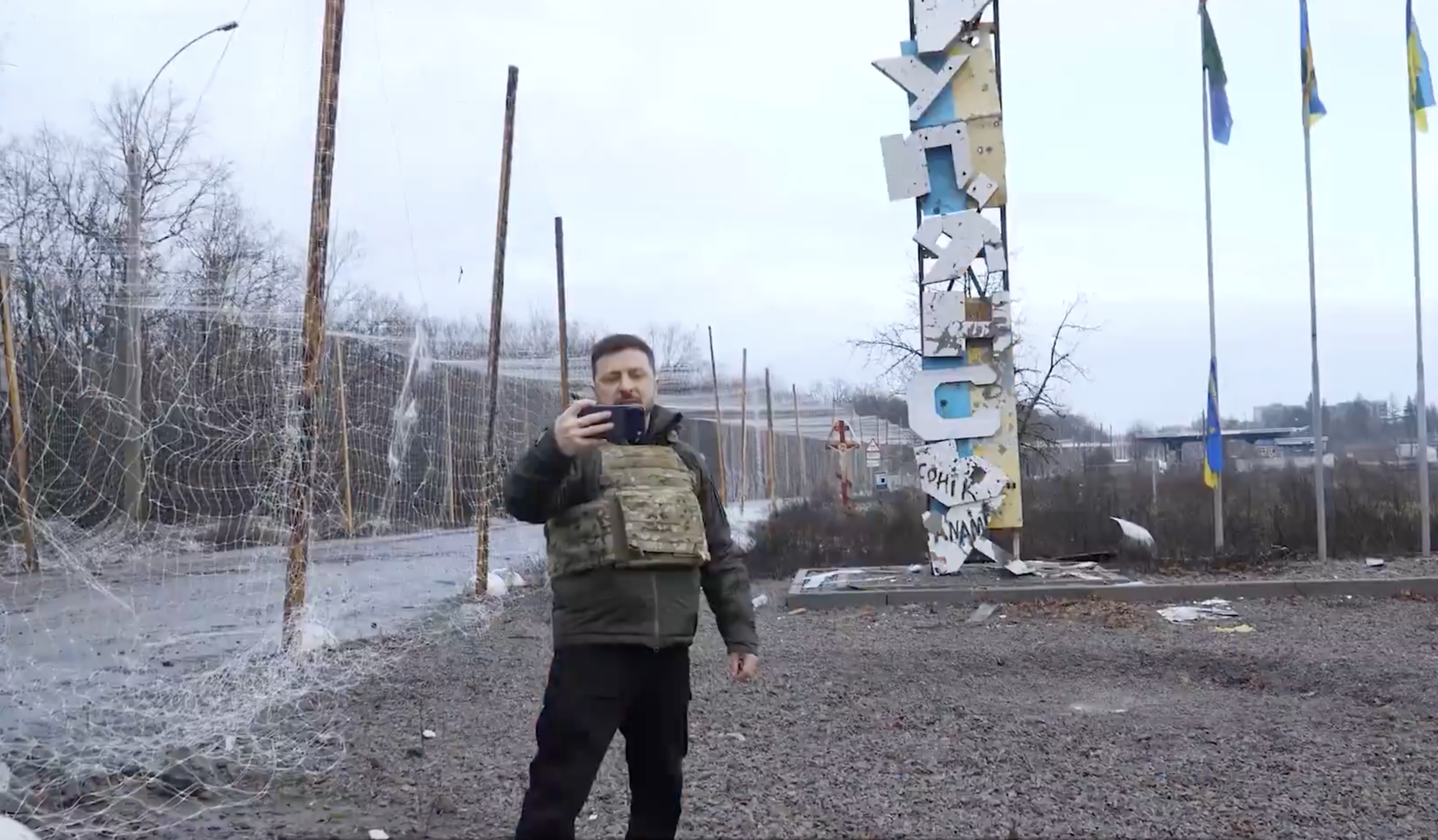 Volodimir Zelenski a vizitat orașul Kupiansk despre care Kievul spune că l-a recucerit parțial din mâinile rușilor