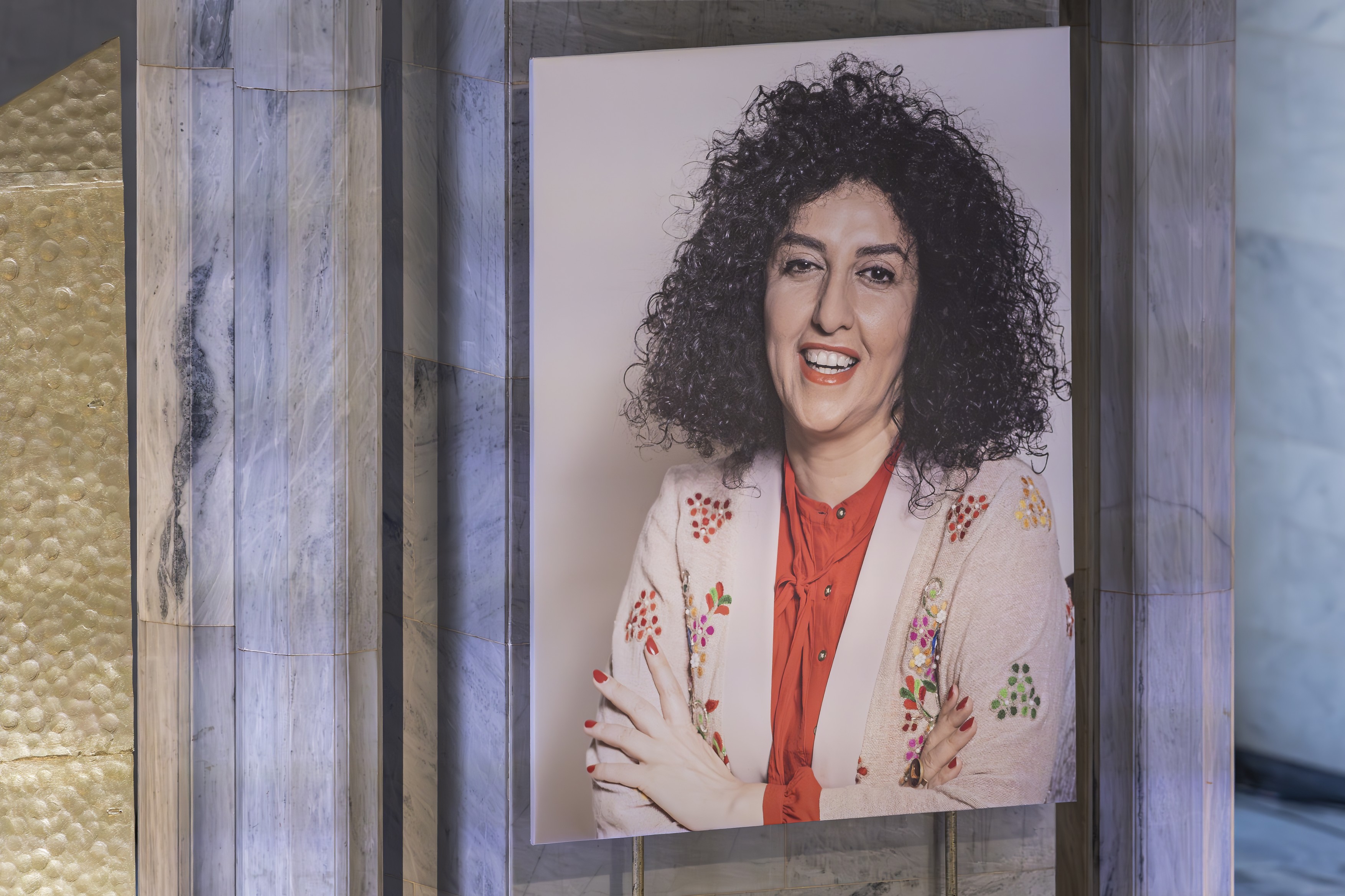 Narges Mohammadi, laureată a premiului Nobel pentru Pace din 2023, a fost arestată „cu violență” în Iran