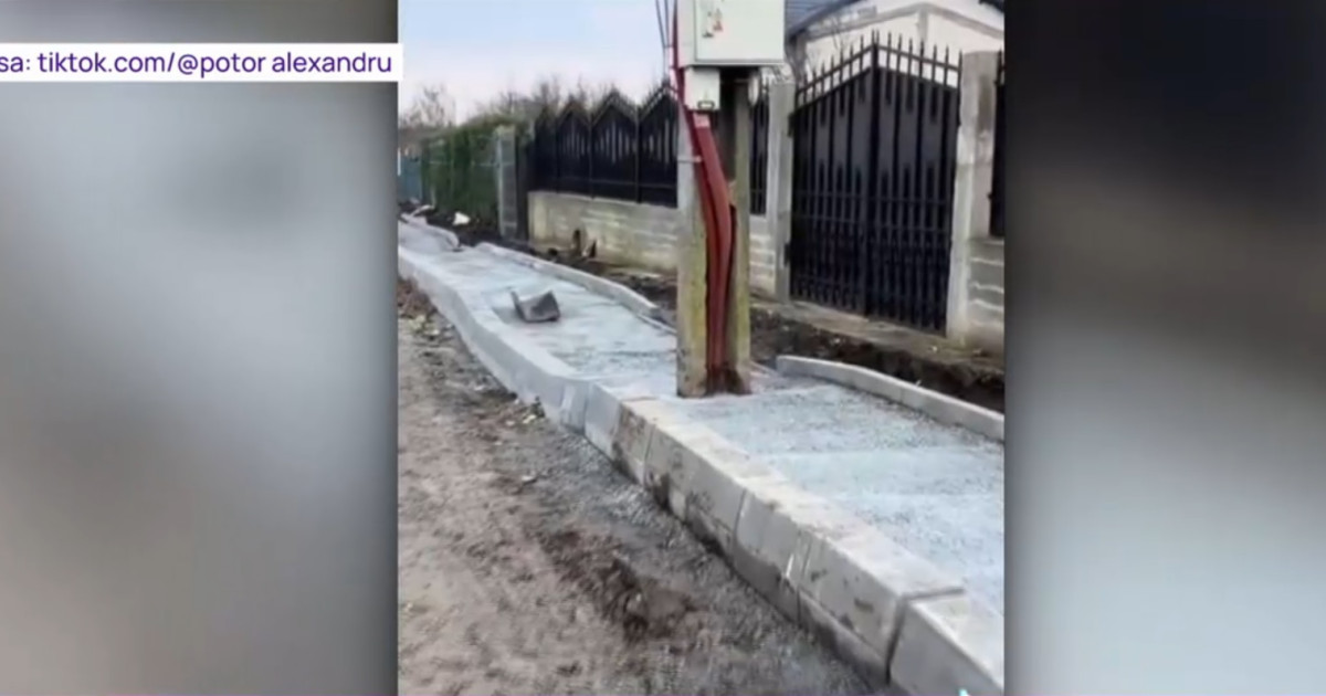 Stâlpi lăsați pe trotuar la Slobozia