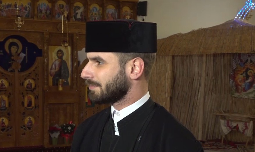Revoltă la Galați din cauza unui tânăr care pretinde că e preot: Nu e recunoscut de BOR, dar și-a ridicat o biserică și slujește