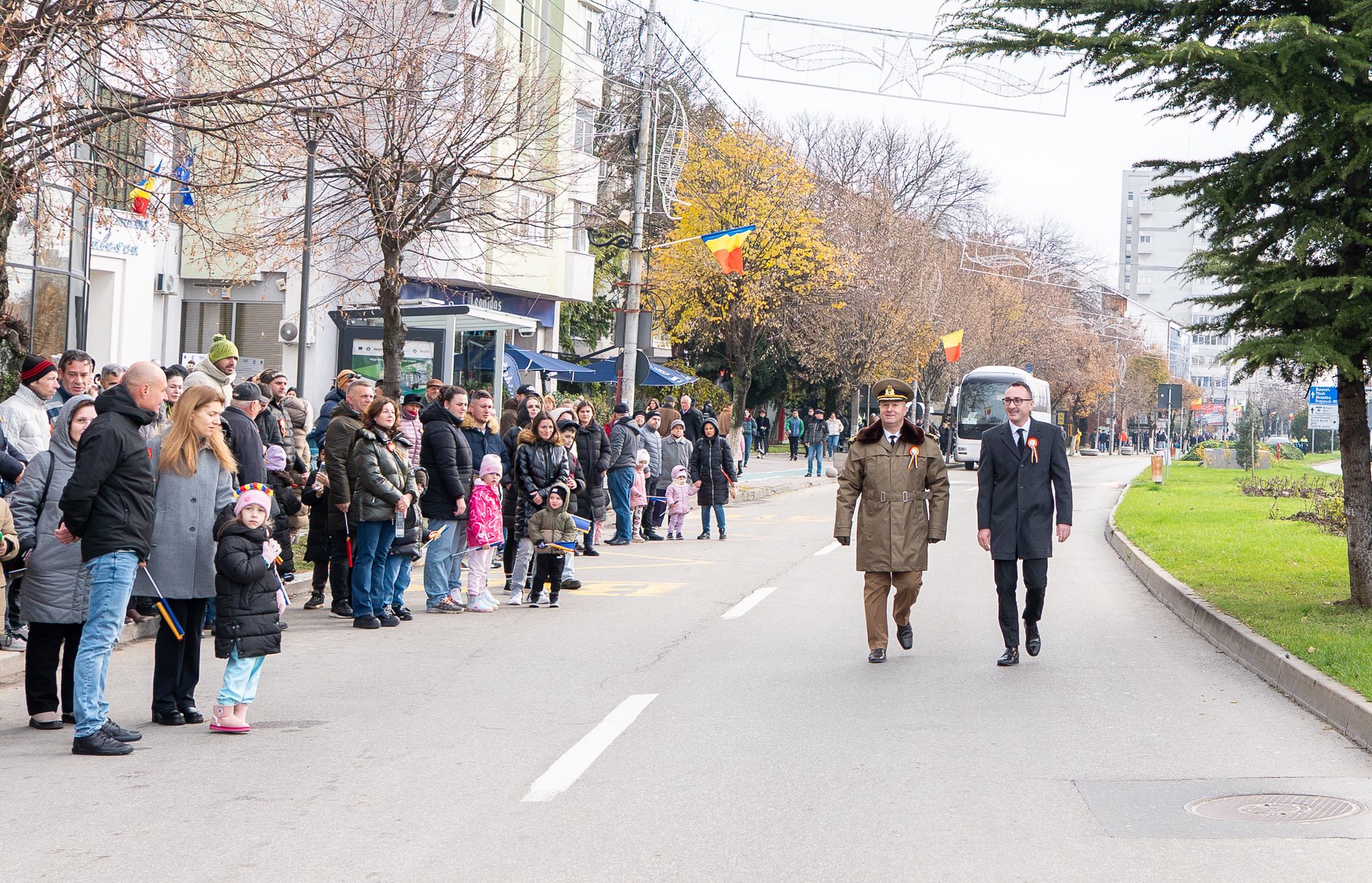 Prefectul și subprefectul de Olt au fost plasați sub control judiciar. Cei doi ar fi tras cu arma într-un poligon al Armatei (surse)