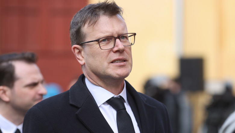 VIDEO  „Domn, domn, să-nălţăm!”, cântat la pian de ambasadorul britanic la București. Mesajul lui Giles Portman pentru români, de Crăciun