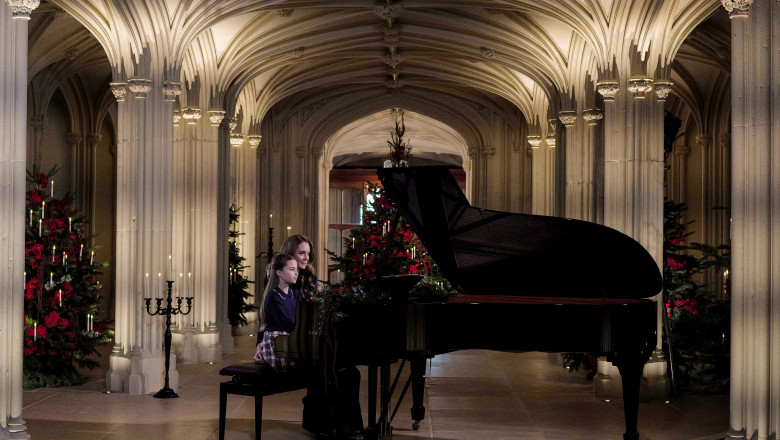 VIDEO  Catherine, prinţesa de Wales, şi fiica sa Charlotte au cântat la pian în duet pentru slujba de Crăciun