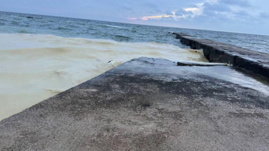 Scurgeri de ulei vegetal la Odesa. Foto Serhii Lysak Facebook