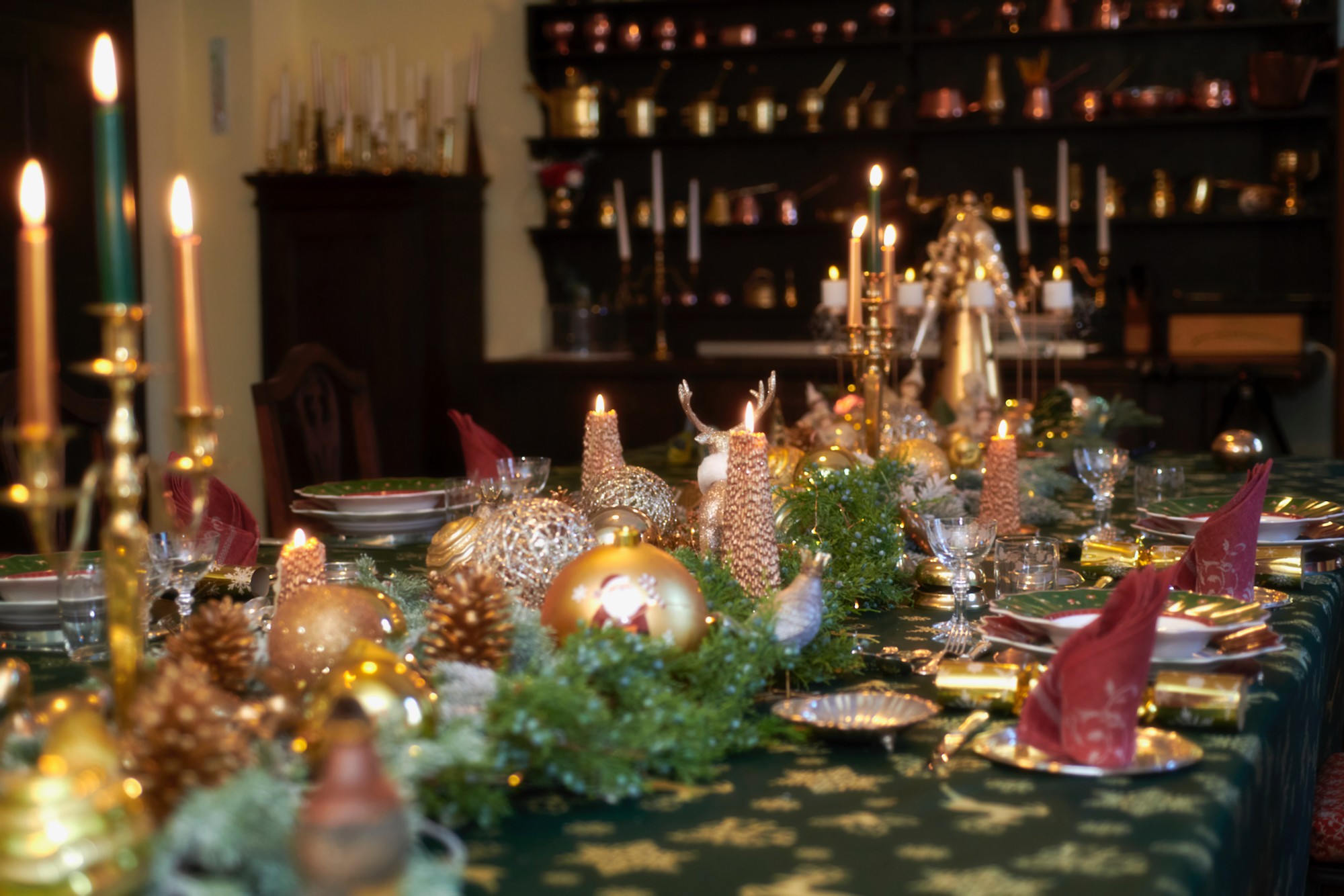 Cum arată masa de Crăciun în Sufrageria de iarnă a Castelului Săvârșin