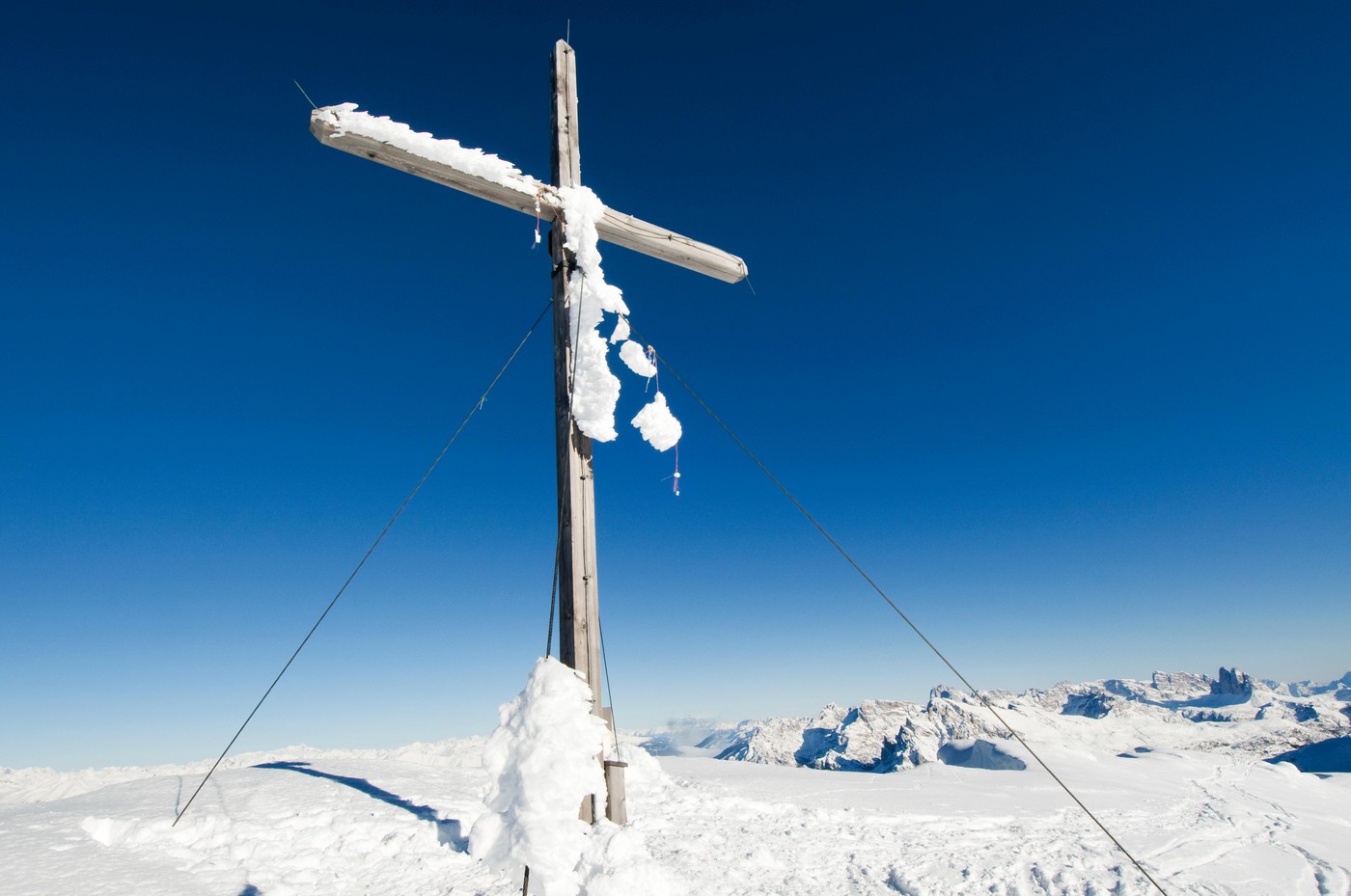 Risc de avalanșe în Carpaţii Meridionali, în perioada 25 - 27 decembrie. Grosimea stratului de zăpadă la munte