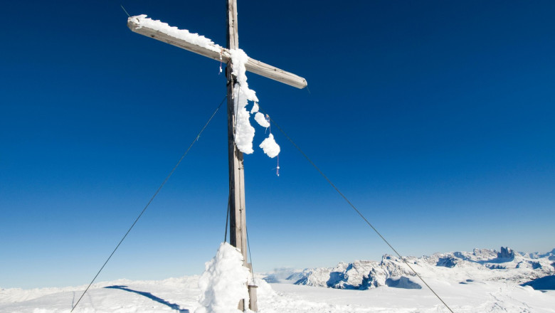 Risc de avalanșe în Carpaţii Meridionali, în perioada 25 - 27 decembrie. Grosimea stratului de zăpadă la munte