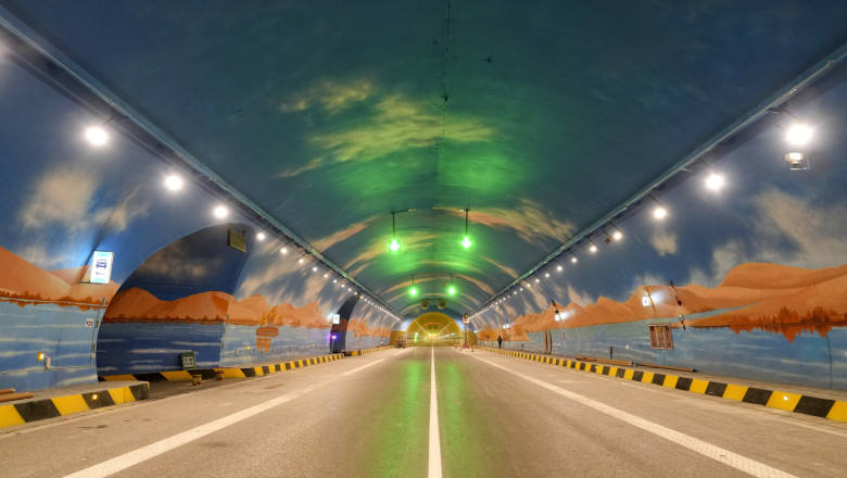 GALERIE FOTO  Cel mai lung tunel de autostradă din lume a fost finalizat. Chinezii îl inaugurează până la finalul acestui an