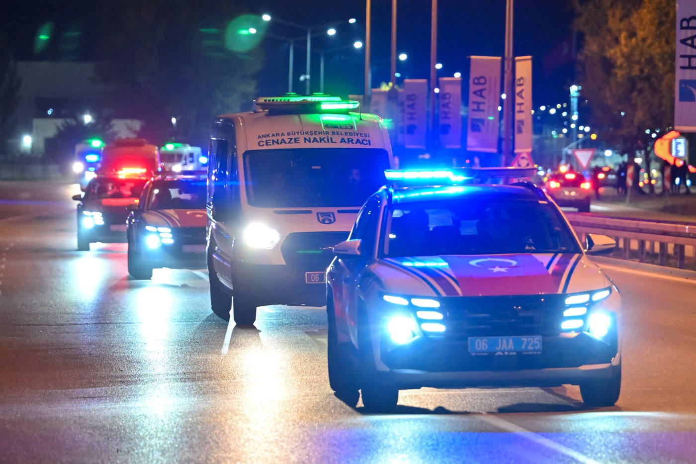 Peste 100 de persoane, arestate în Turcia. Poliția: membrii ale Grupării Stat Islamic care plănuiau atacuri de Crăciun şi Anul Nou