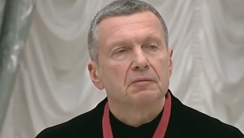 VIDEO  VIDEO Lui Soloviov îi dau lacrimile când primește un premiu de la Putin: „E clar, omule, că ai fost făcut pentru război”