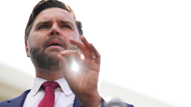 Scenariul care îl sperie pe J.D. Vance: armele nucleare ale Franței și Marii Britanii, controlate de politicieni islamiști „în 15 ani”