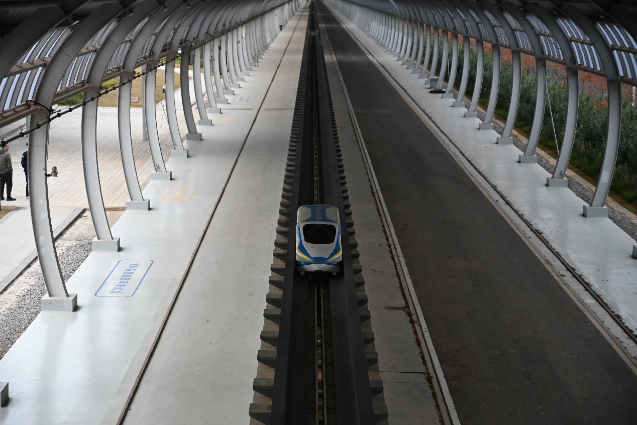 Record mondial în China. Un vehicul Maglev a atins 700 km/h în doar două secunde