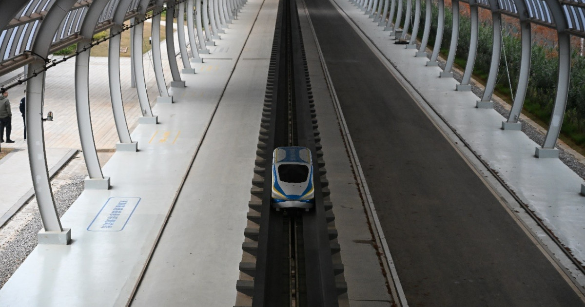 Record mondial în China: vehicul Maglev atinge 700 km/h