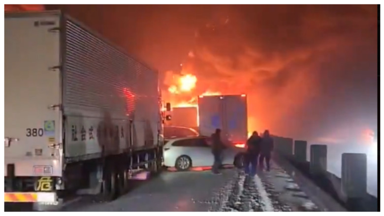 VIDEO  Scene de groază în Japonia: accident în lanț cu mașini în flăcări. Un mort și 26 de răniți