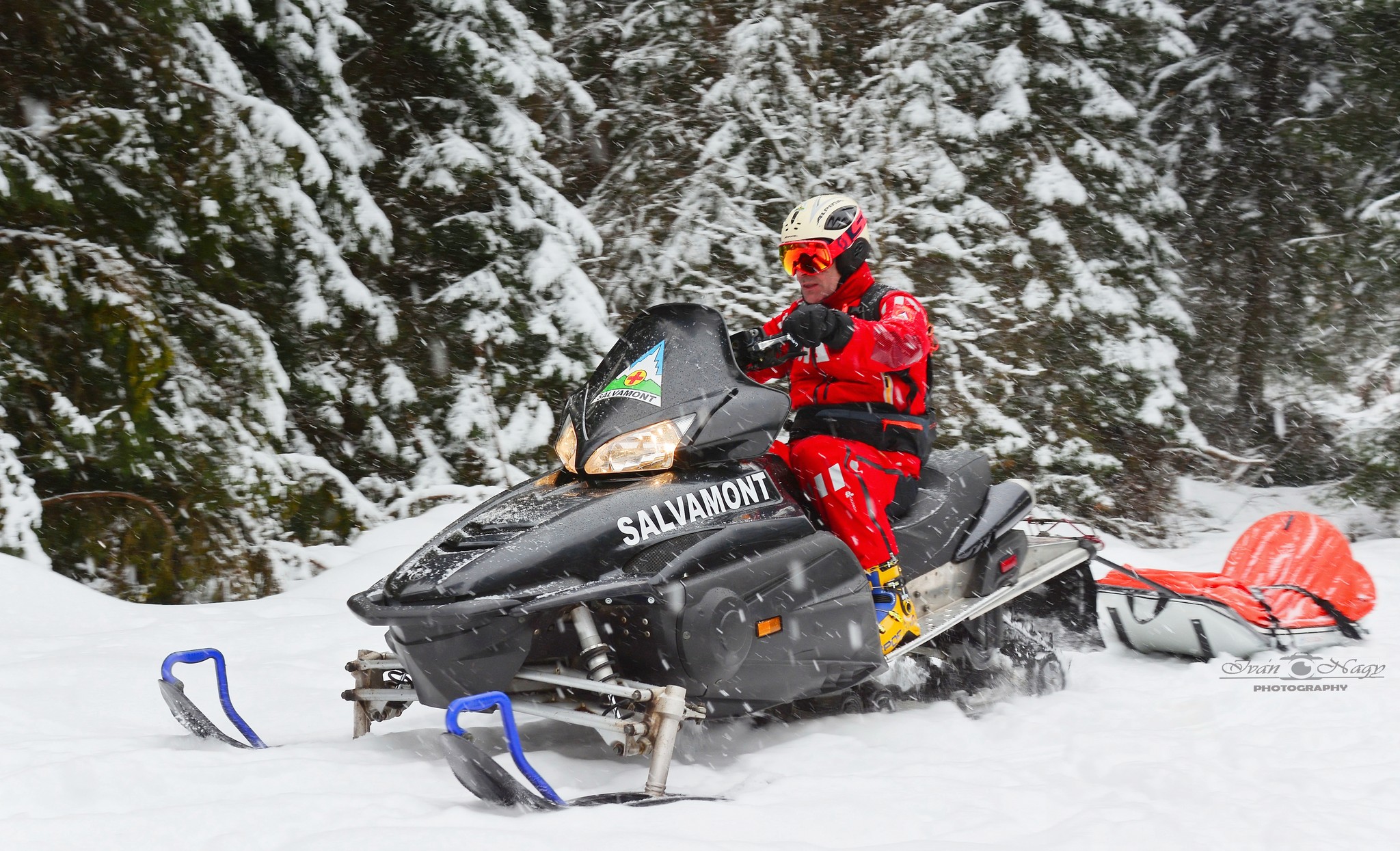 Salvamontiștii avertizează: vânt extrem și risc major pe munte. Turiștii sunt sfătuiți să evite traseele montane