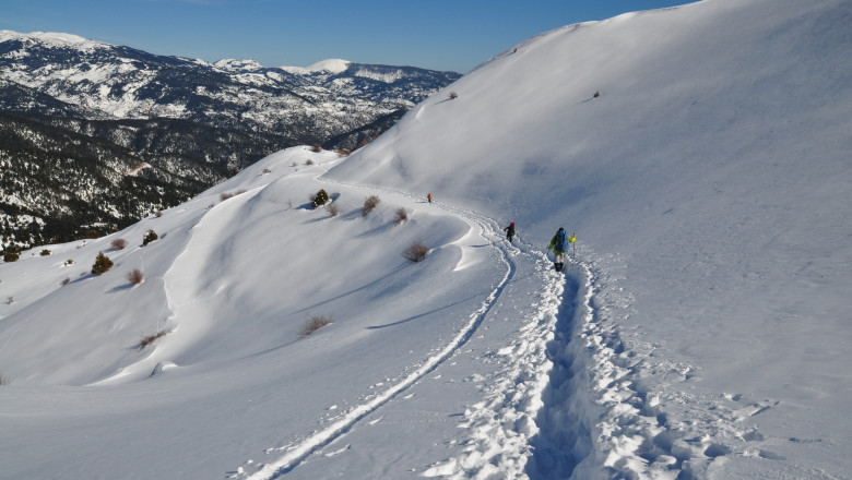 Avalanşă mortală pe muntele Vardousia din Grecia: echipele de salvare au găsit trupurile a patru alpinişti, printre care o femeie
