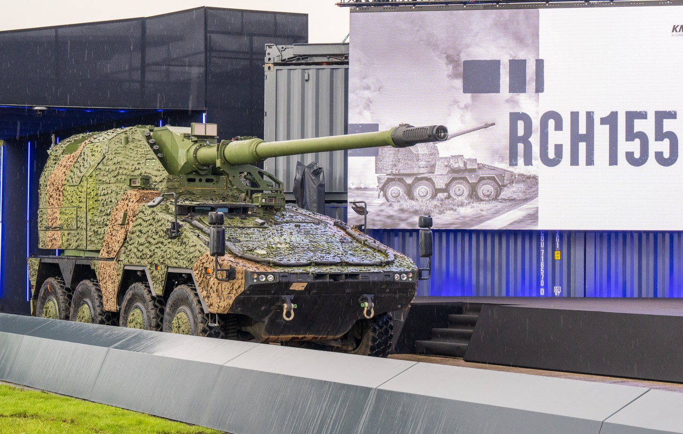 Marea Britanie și Germania au semnat un acord de 70 de milioane de dolari pentru sisteme mobile de artilerie