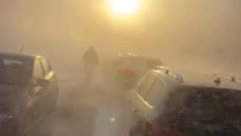 VIDEO  Viscol puternic la Rânca. Autoritățile nu mai permit urcarea în stațiune, iar mașinile sunt însoțite de drumari la coborâre