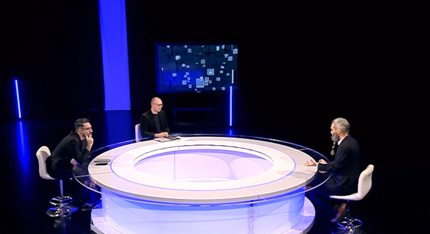 „Expunerea repetată la tehnologie ne alterează comportamentul”. Profesorul Răzvan Rughiniș explică efectul AI asupra abilităților umane