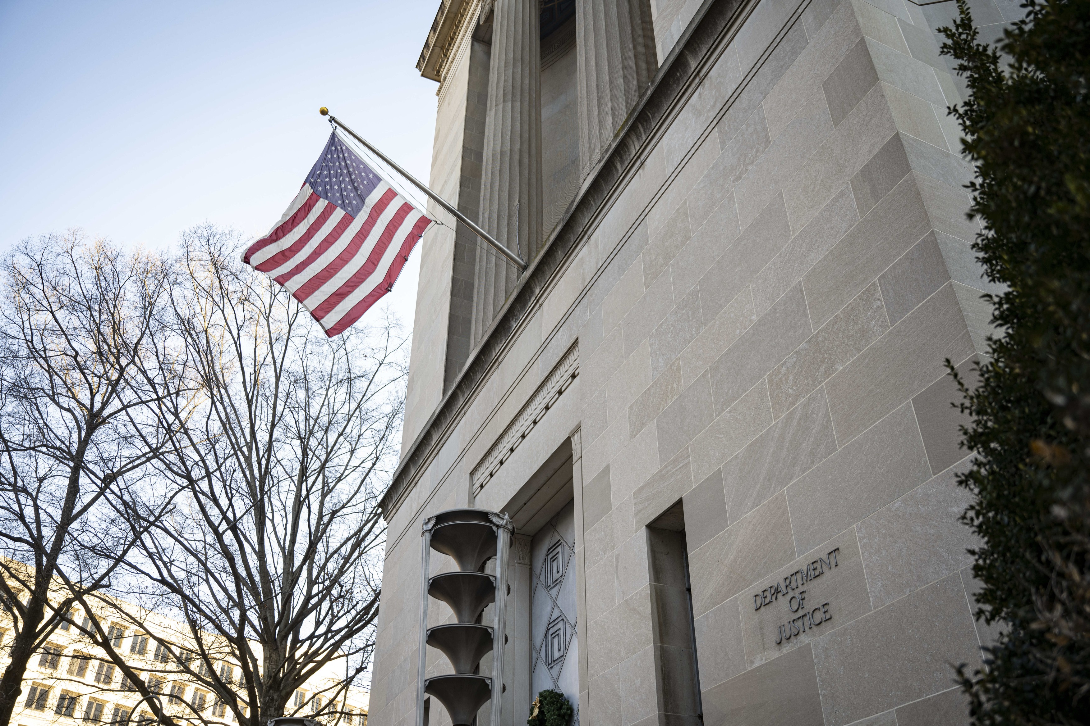 Departamentul de Justiție al SUA respinge acuzațiile de cenzură în dosarul Epstein: „Nu ascundem informații despre Trump”