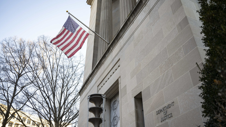 VIDEO  Departamentul de Justiție al SUA respinge acuzațiile de cenzură în dosarul Epstein: „Nu ascundem informații despre Trump”