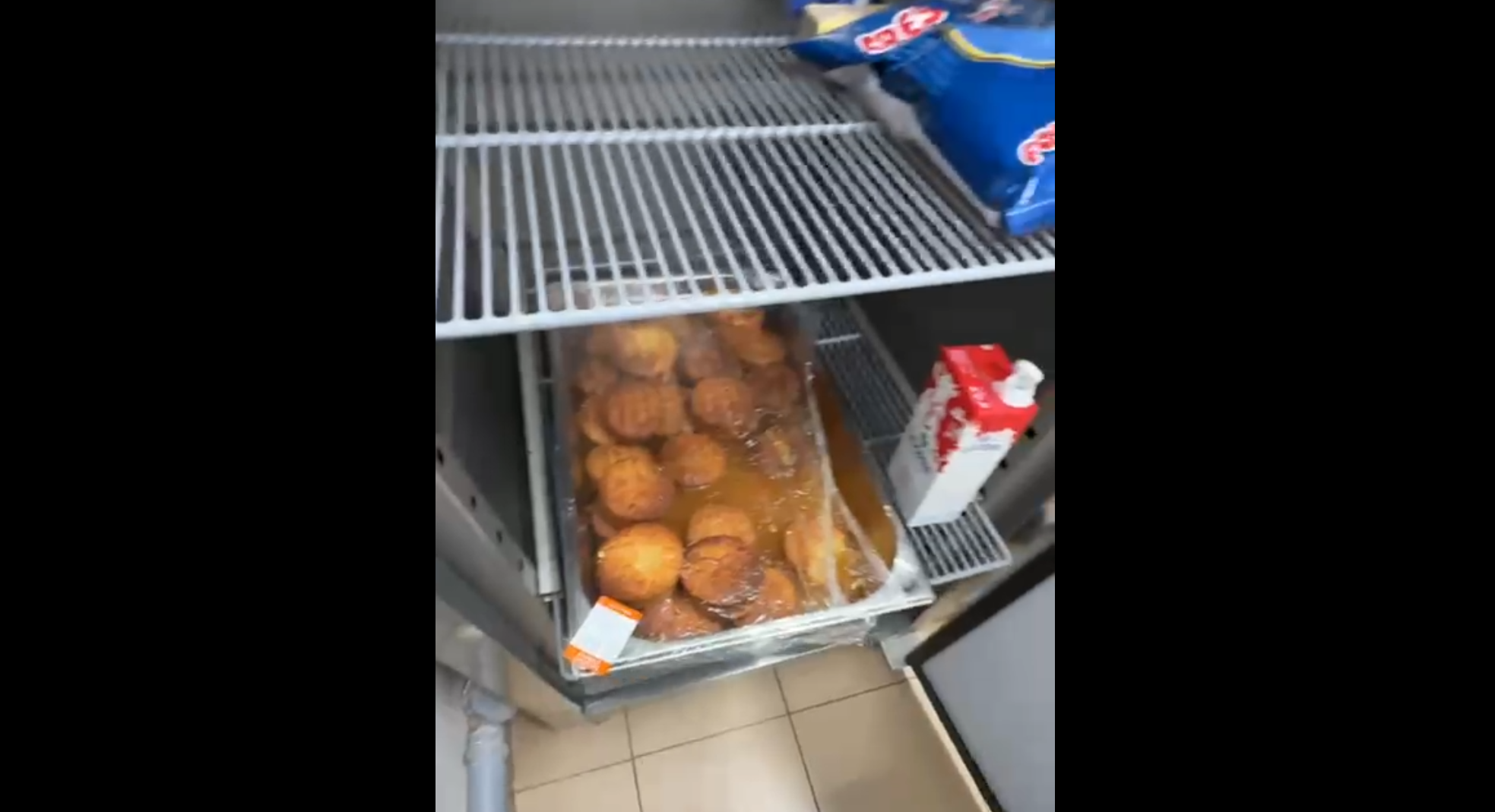 Descoperire de coșmar la un restaurant din Constanța. ANPC a găsit un șoarece mort, gândaci și pânze de păianjeni