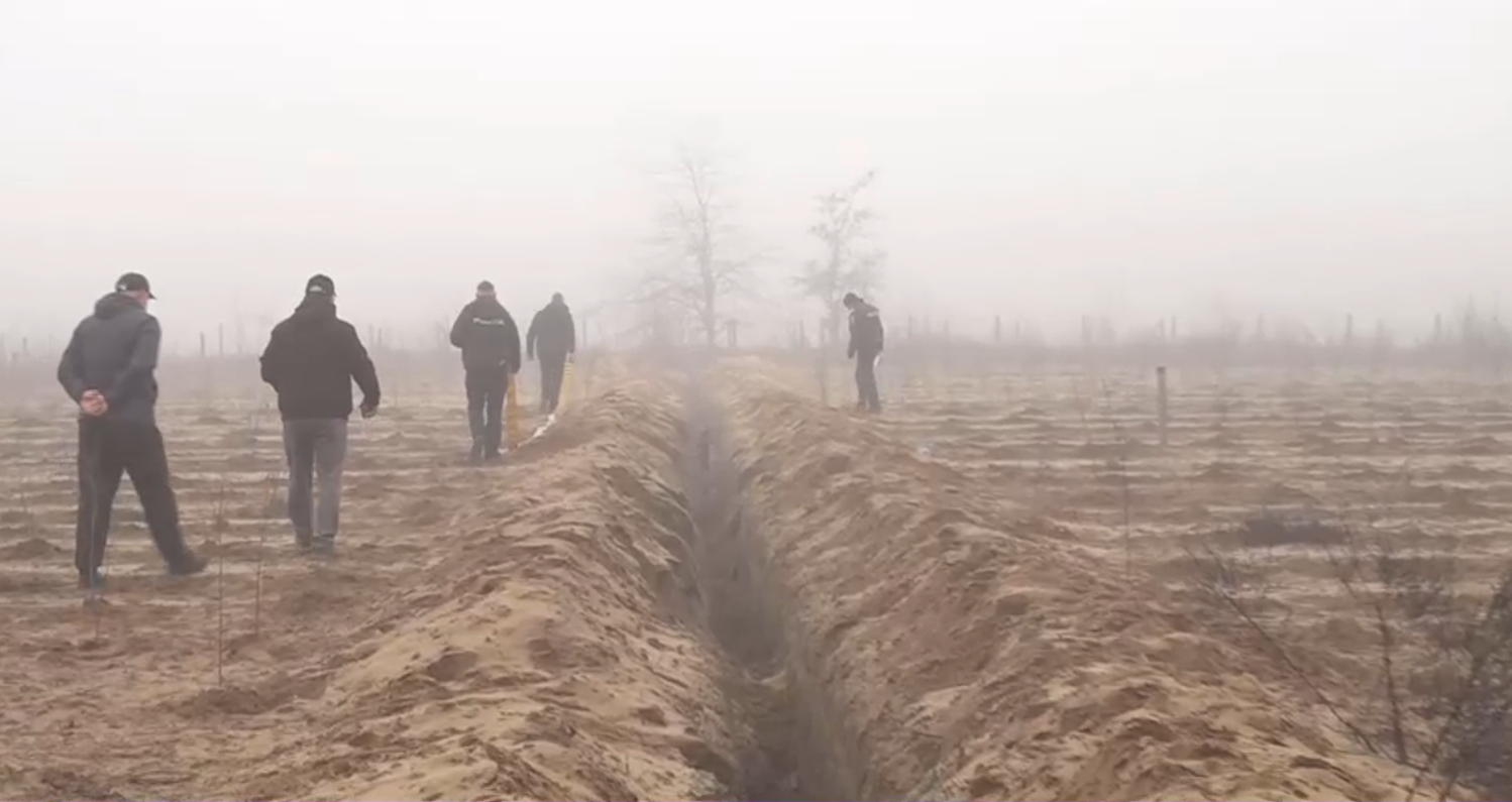 Conducte de irigații furate în Oltenia. Hoții au săpat „tranșee” pe 2 km pentru a le dezgropa